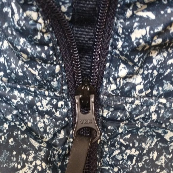 Women's Lole size XS ultra-light weight, packable vest with sac - like new - Picture 6 of 16